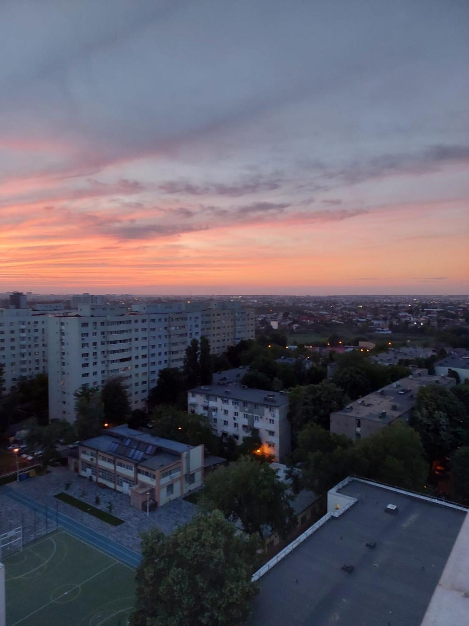 Panorama Mega Apartament Pantelimon Bukarest Exteriör bild