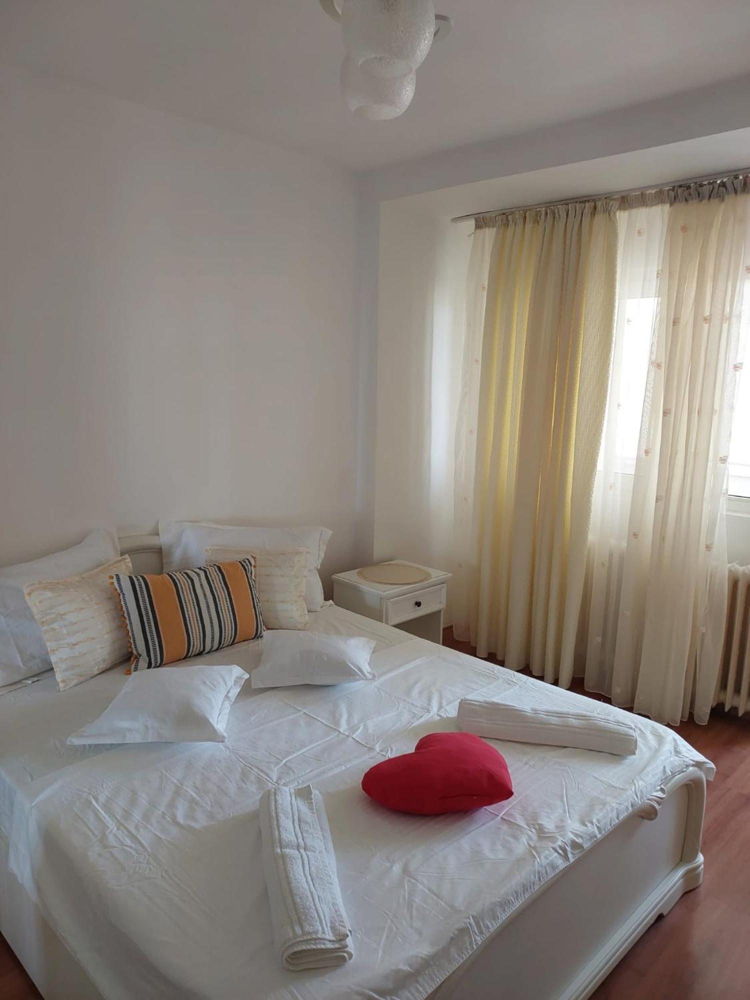 Panorama Mega Apartament Pantelimon Bukarest Exteriör bild
